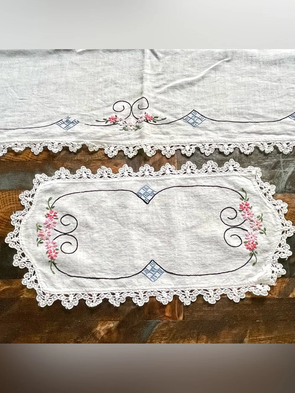 Vintage Hand Embroidered Table Runner Dresser Scarf Set Pink Floral Crochet Lace